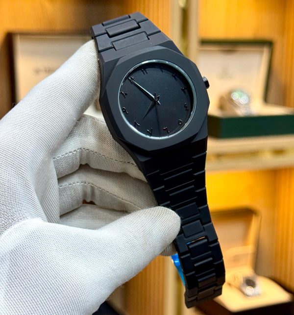 Black Aura Men's Analog Quartz Watch – Sleek & Stylish Timepiece